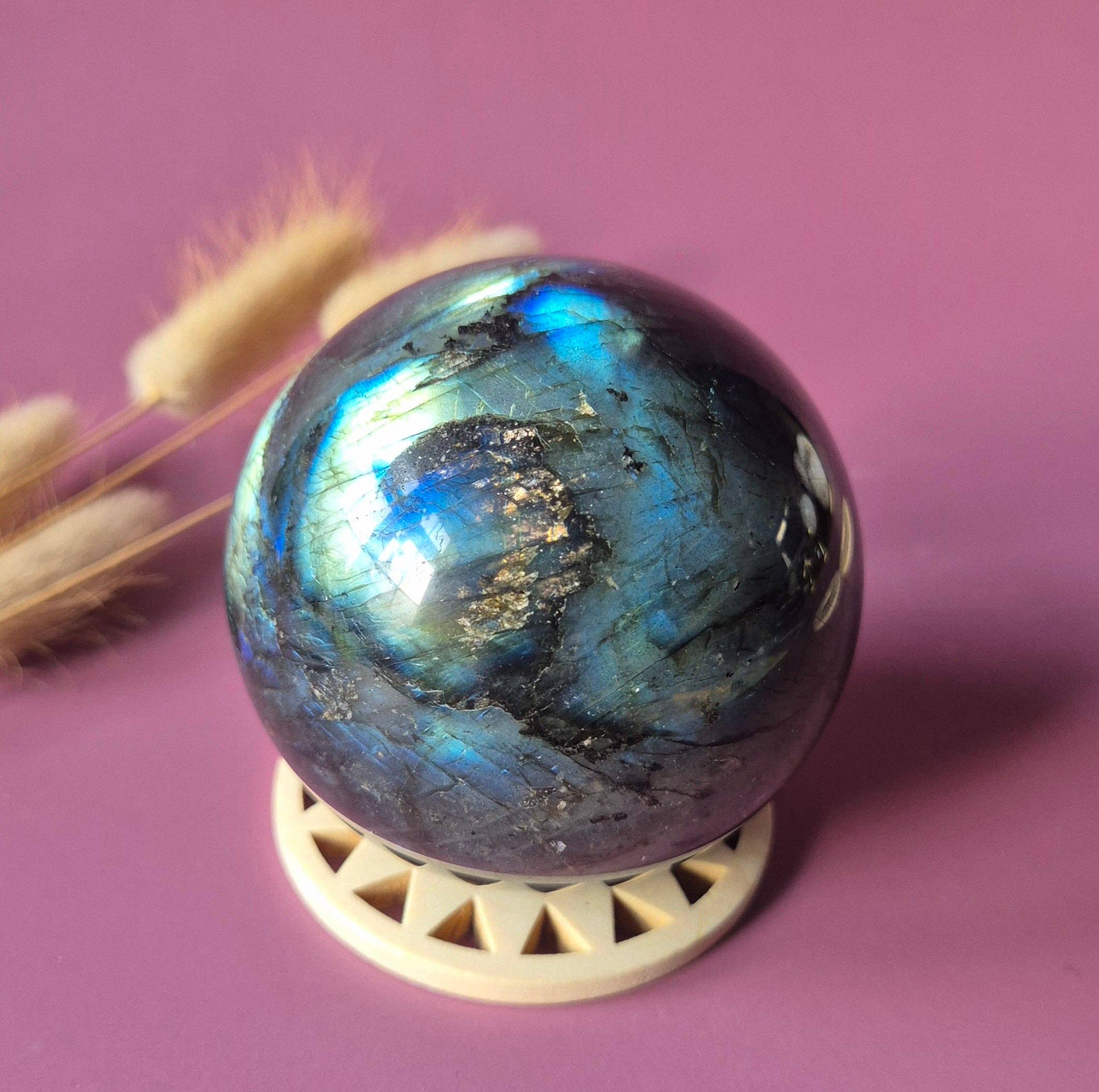 Labradorite Sphere – Gemstone Sphere with Flash (50mm-85mm): 80-85mm