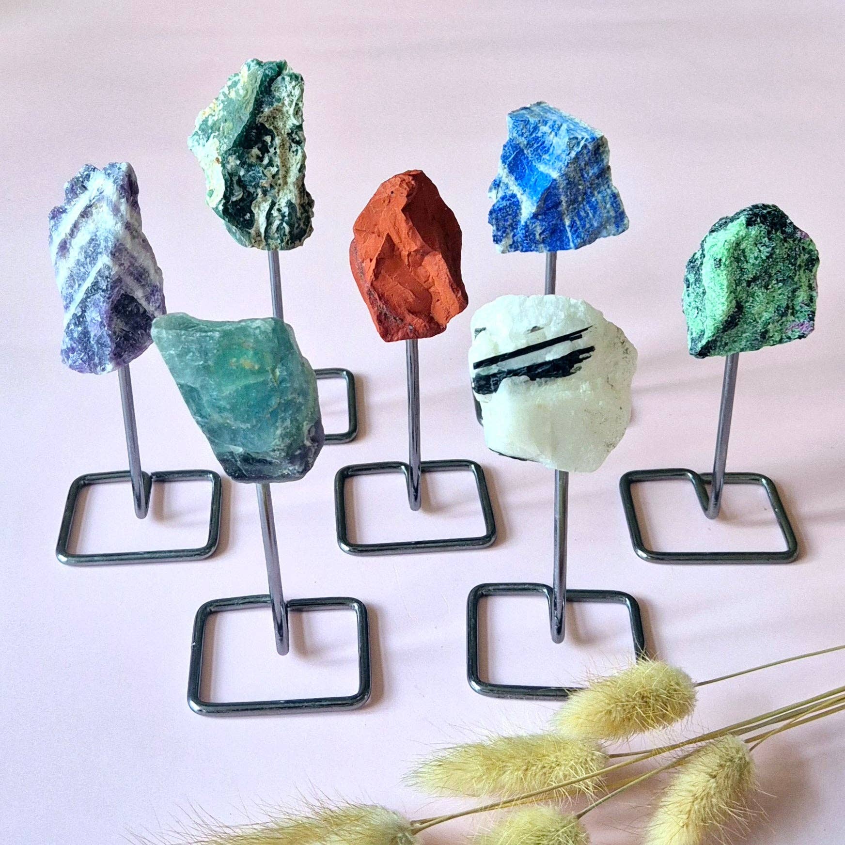 Raw gemstone on stand – approx. 12cm | Various types of stone: Ruby in Zoisite