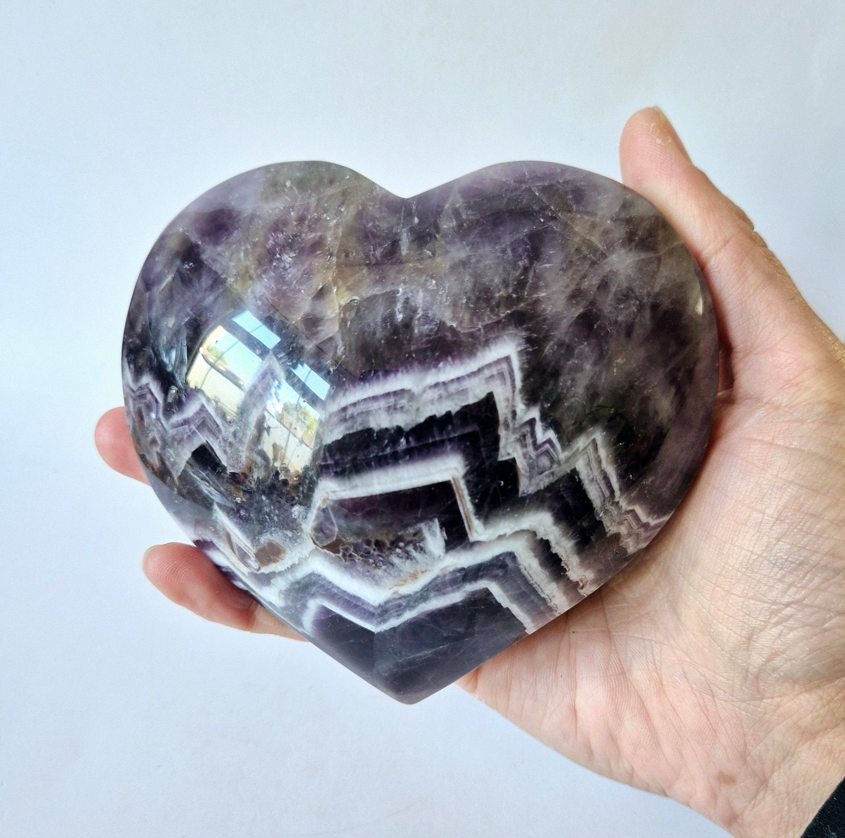 XXL Gemstone Chevron Amethyst Heart – 610 g – Power, Purification & Intuition (dream Amethyst)