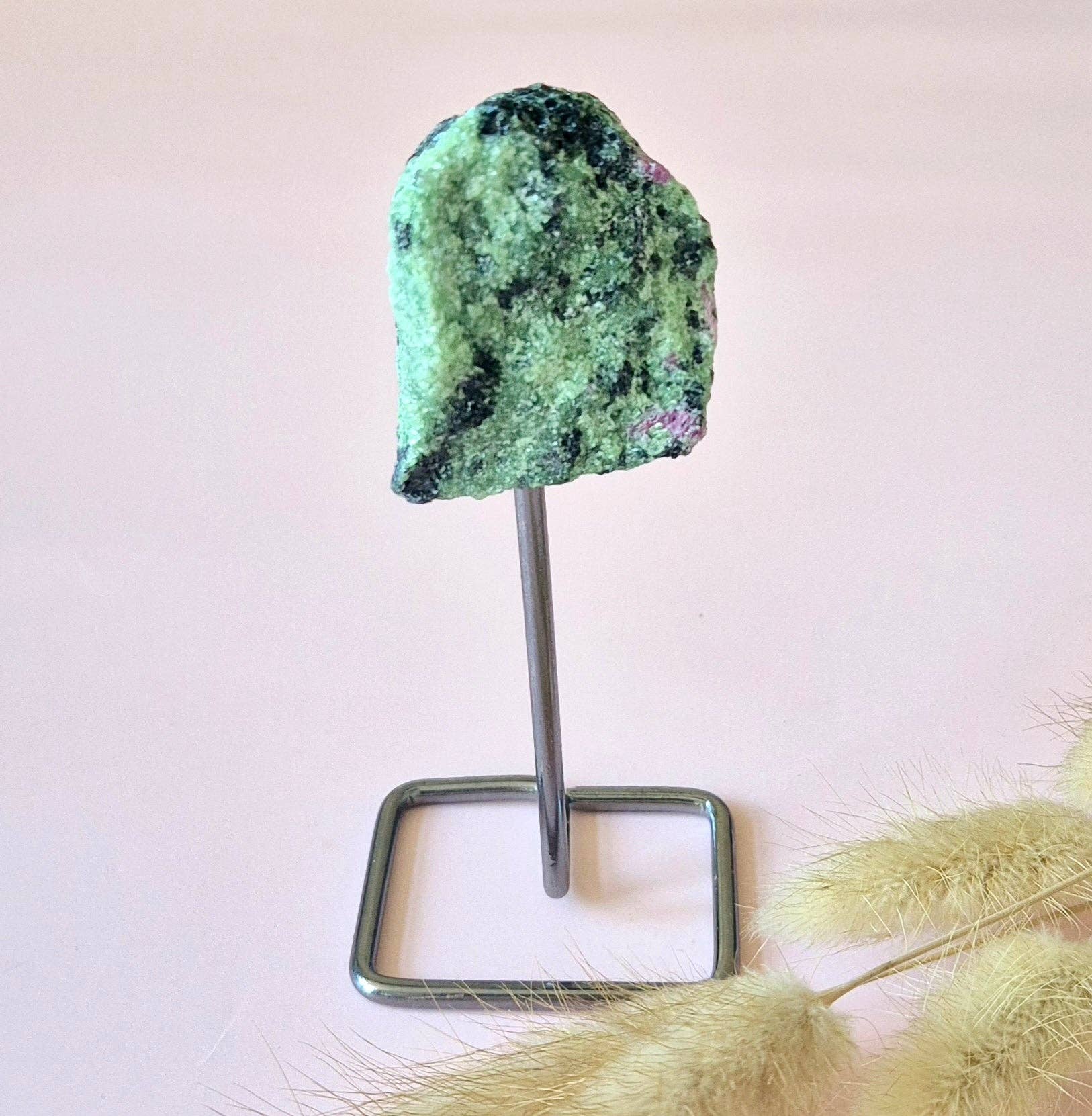 Raw gemstone on stand – approx. 12cm | Various types of stone: Fluorite
