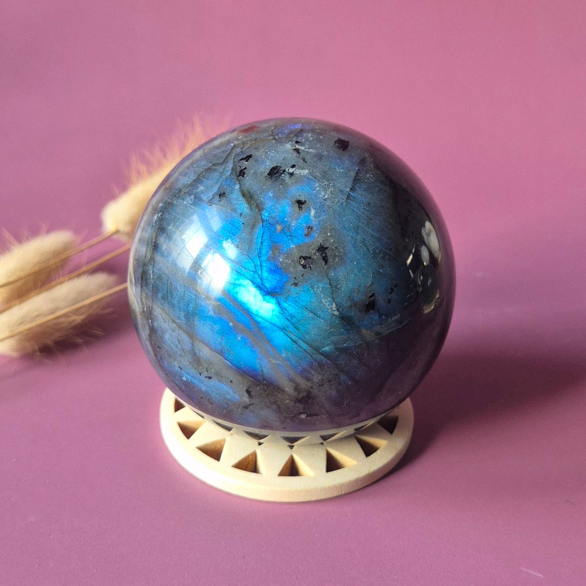 Labradorite Sphere – Gemstone Sphere with Flash (50mm-85mm): 80-85mm
