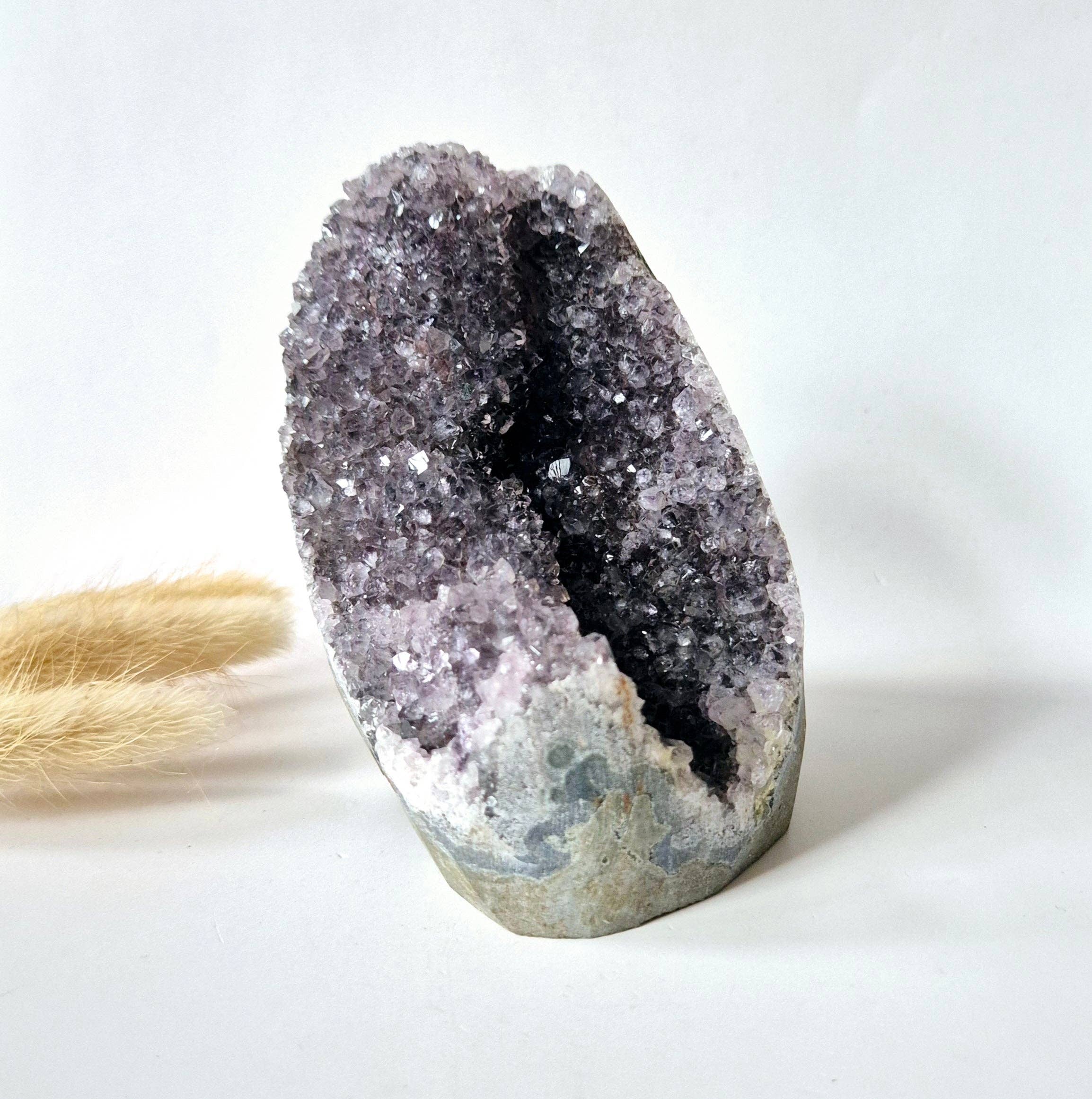 Gemstone Polished Amethyst Geode of 688 grams – Spiritual Eye-catcher with Powerful Energy