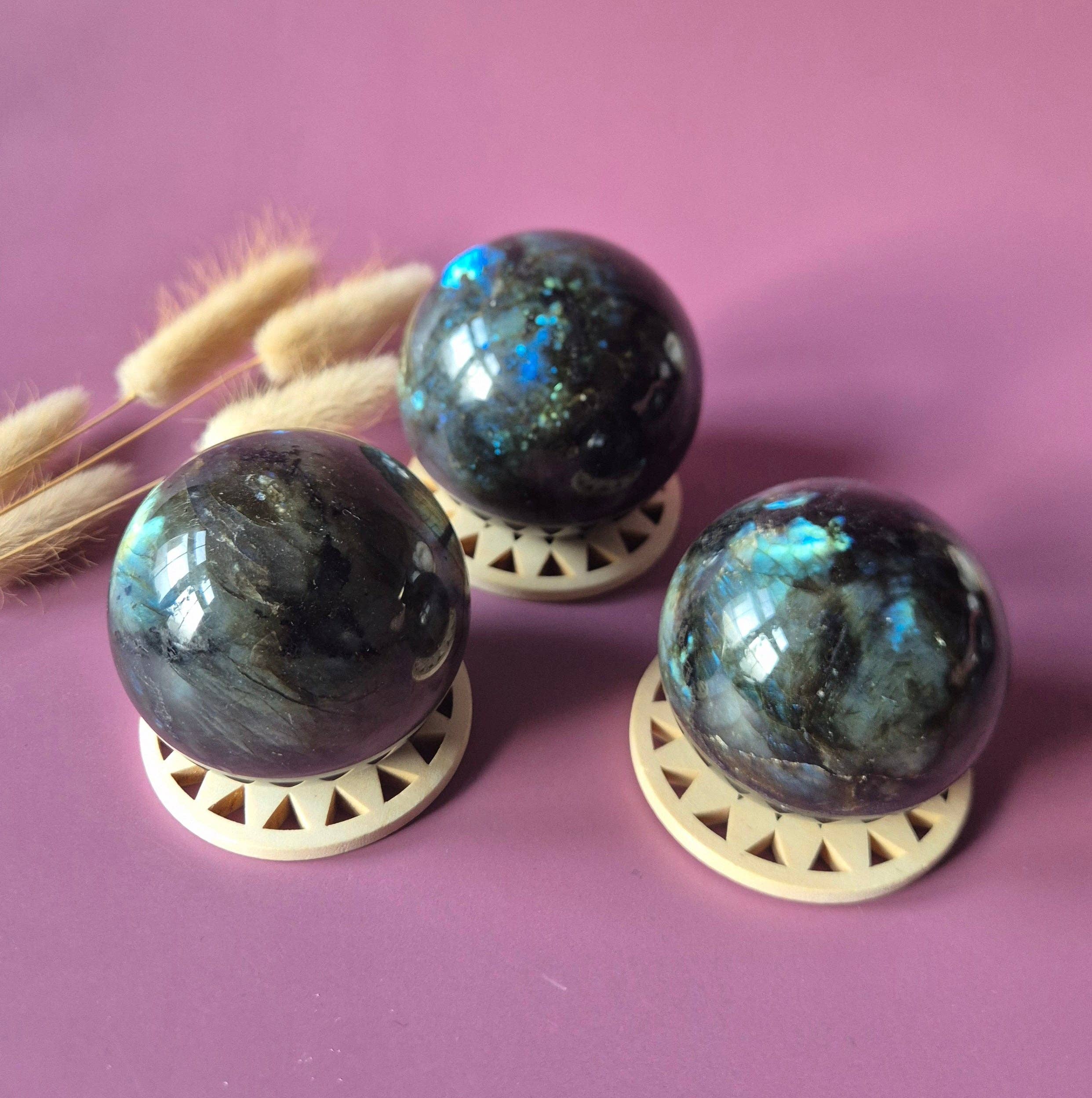 Labradorite Sphere – Gemstone Sphere with Flash (50mm-85mm): 70-75mm