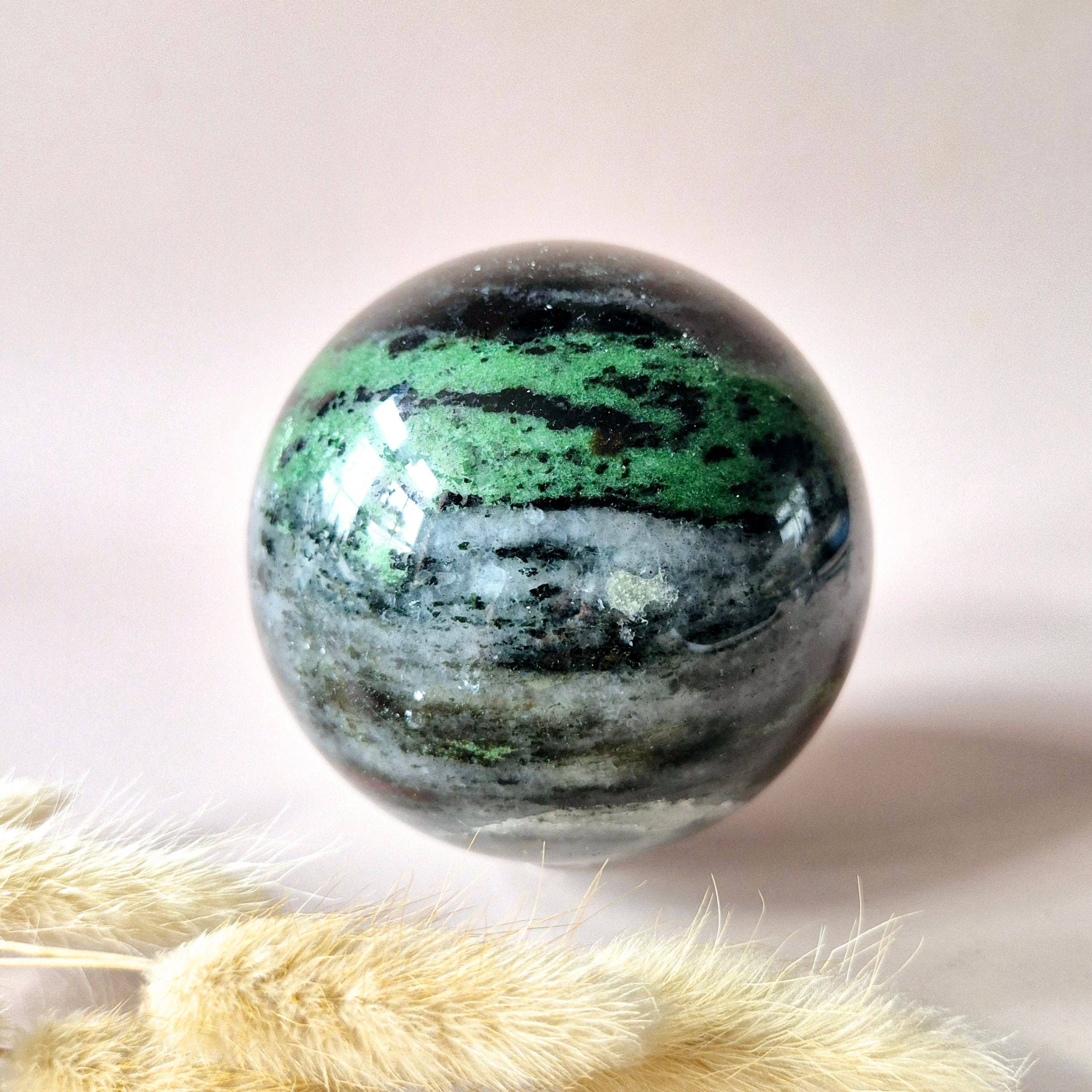 XL Ruby in Zoisite Gemstone Sphere – 85 mm / 925 g – Strength & Passion in Balance