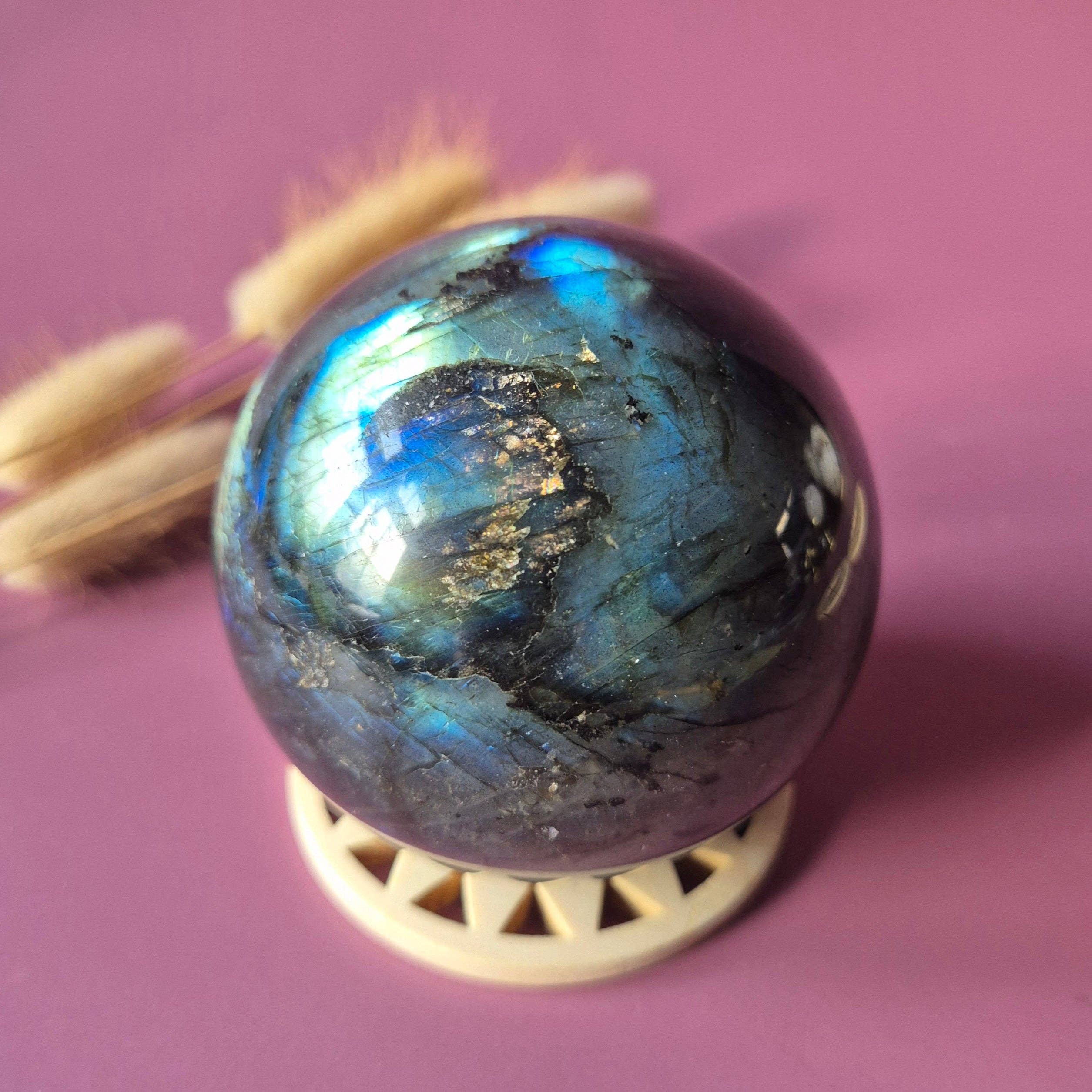 Labradorite Sphere – Gemstone Sphere with Flash (50mm-85mm): 80-85mm