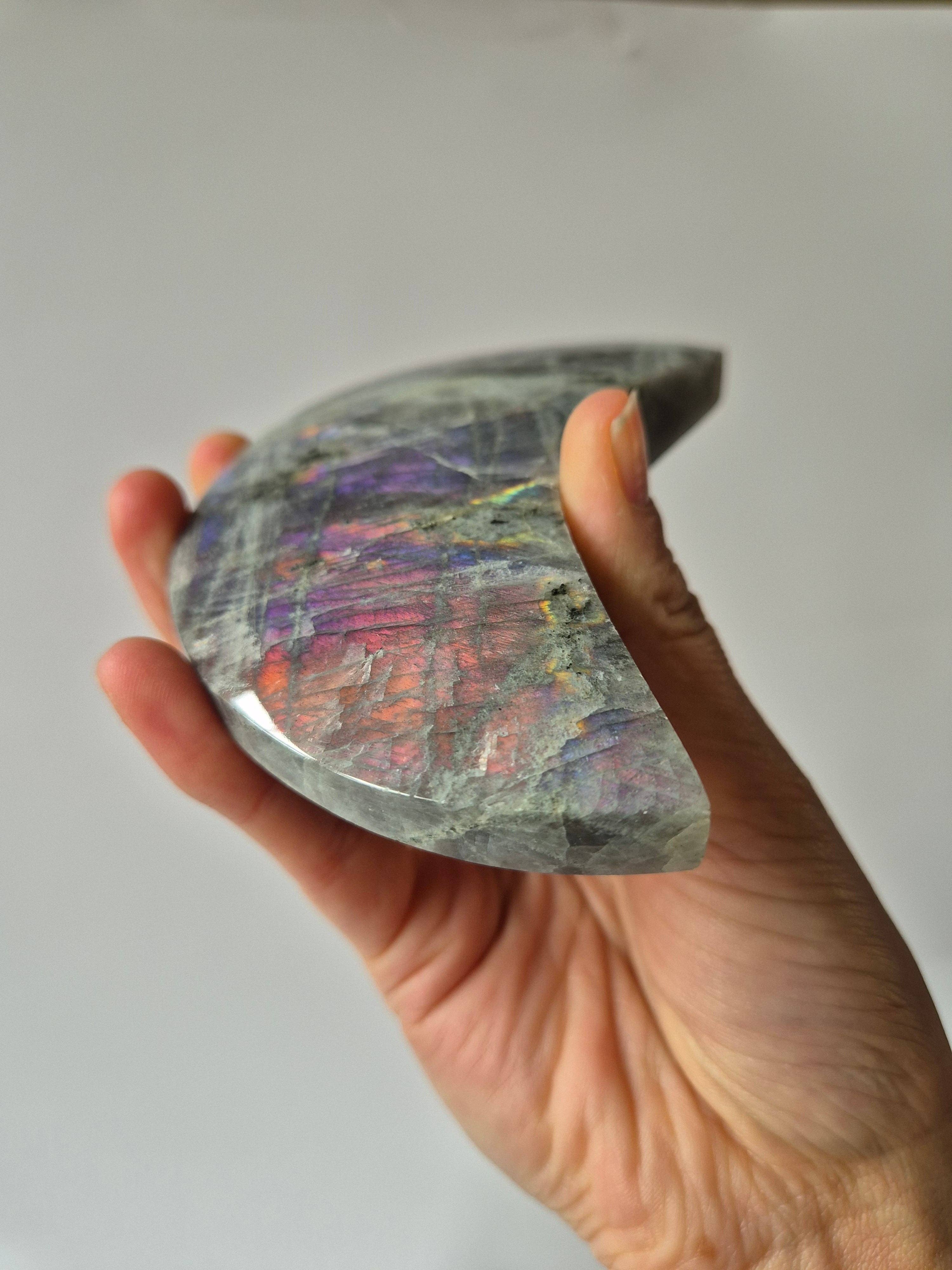 XL Labradorite Moon including stand (300-400 g) – Magic & Protection