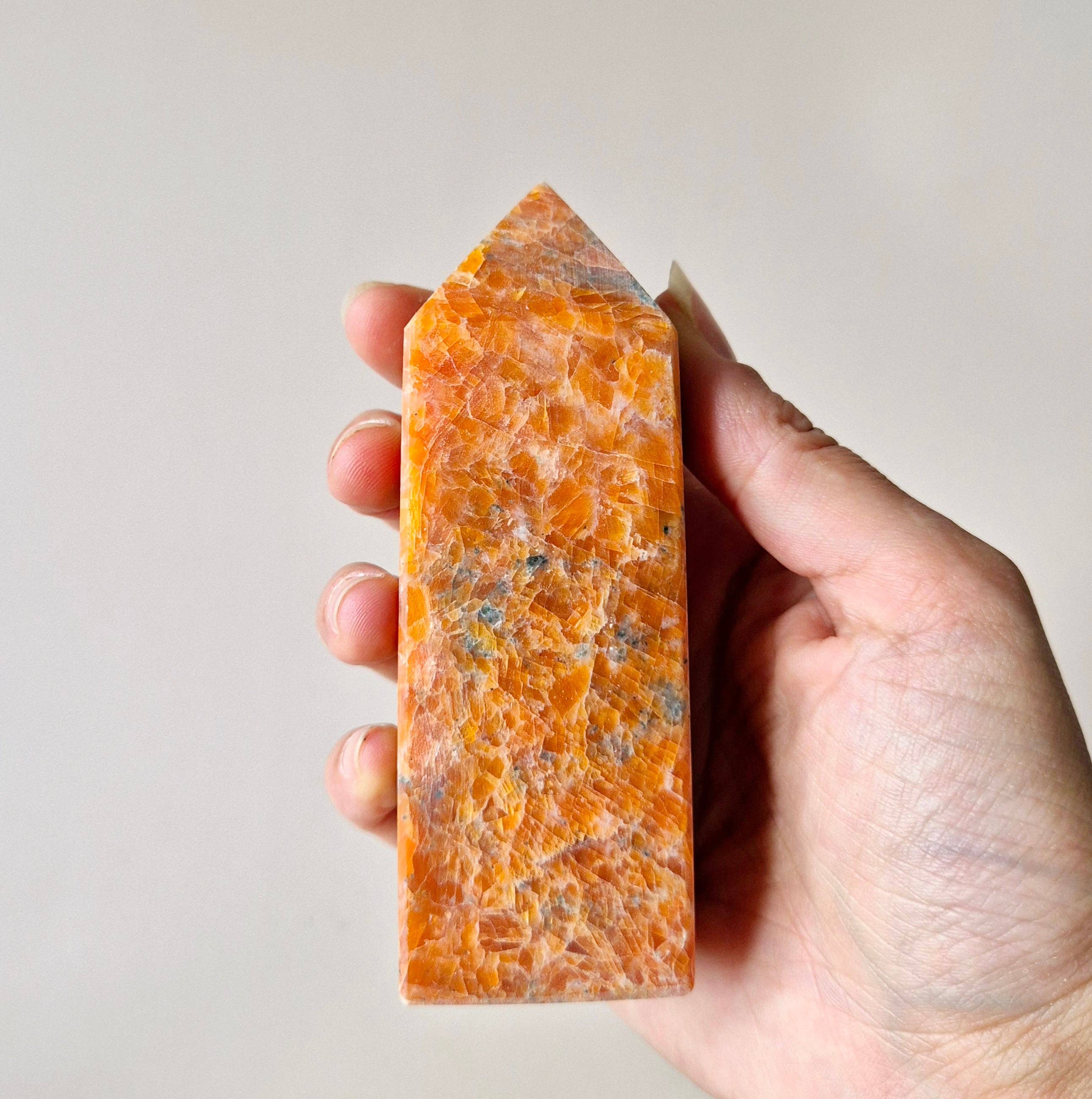 Gemstone Orange Calcite tower – motivation, vitality & creativity 100-500 grams: Orange Calcite tower 500-600g