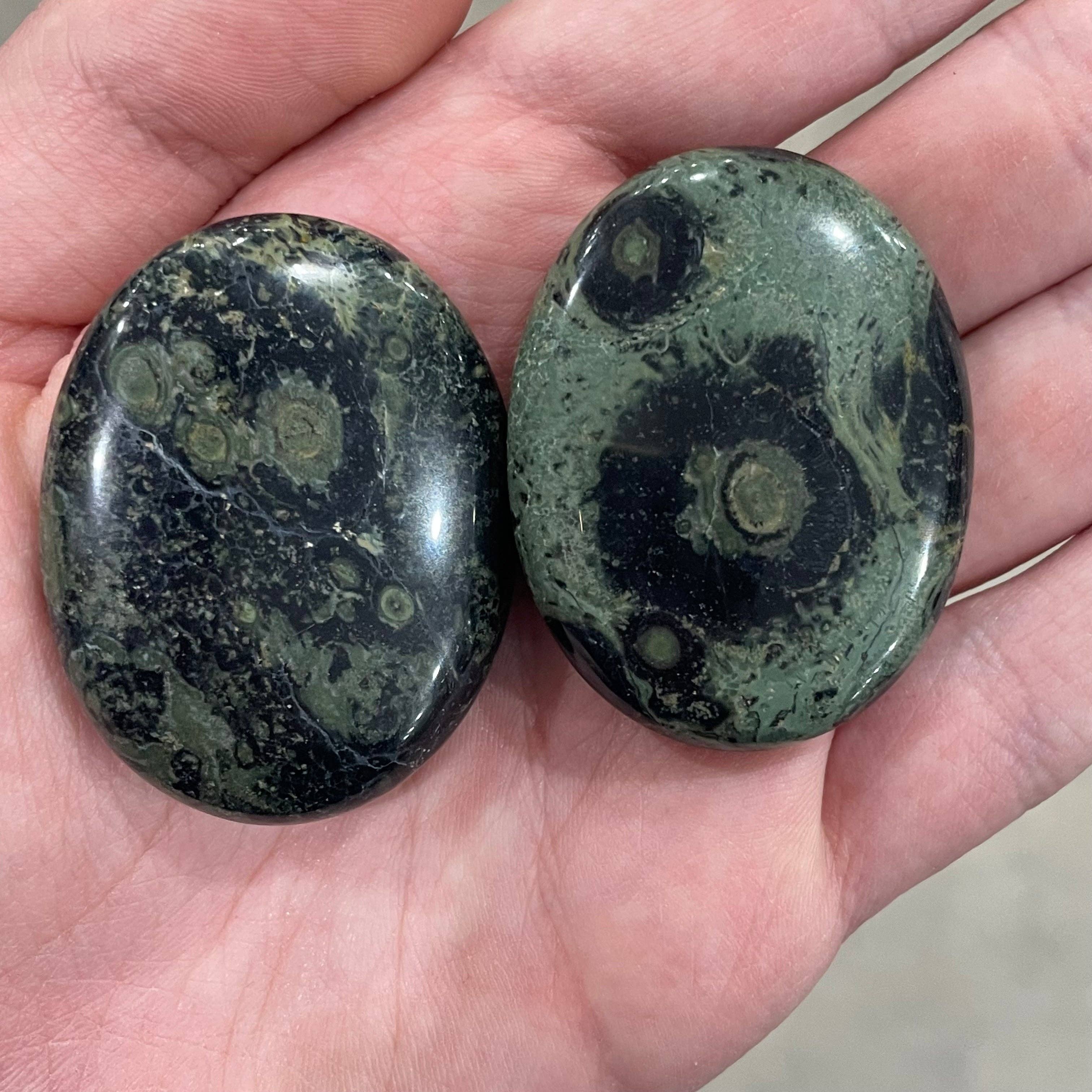 Gemstone Palm Stones 45mm – Tiger Eye