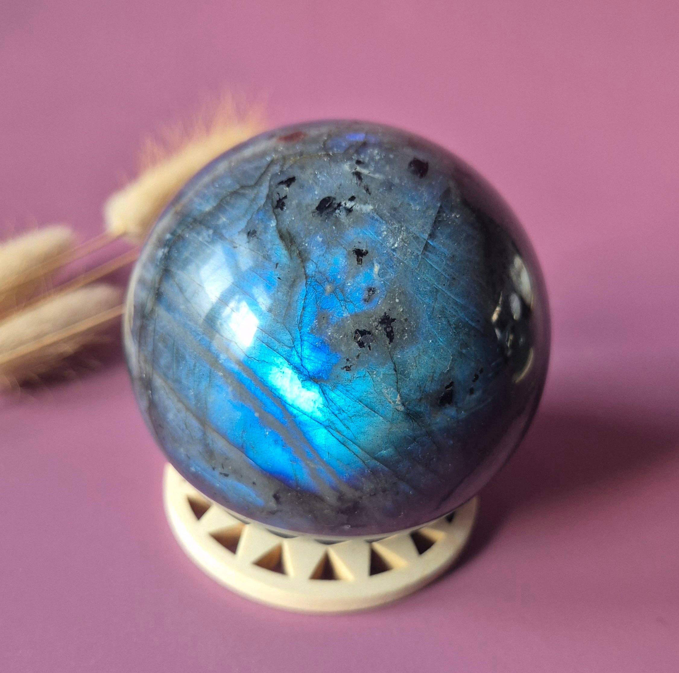 Labradorite Sphere – Gemstone Sphere with Flash (50mm-85mm): 70-75mm